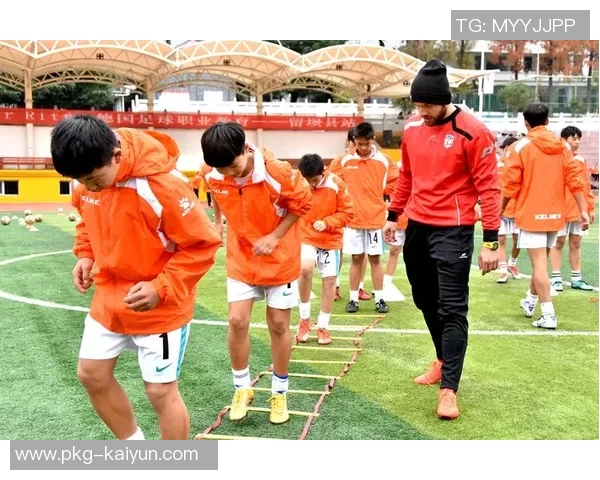 提升足球教练水平的关键技巧与实用策略分享