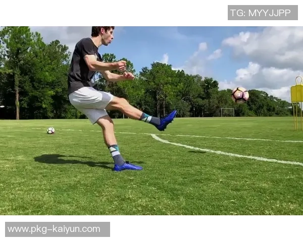 足球罚直接任意球技巧解析与经典瞬间回顾